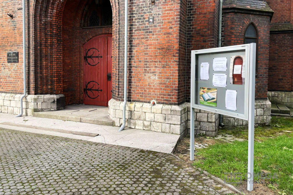 Gabloty informacyjne stojące